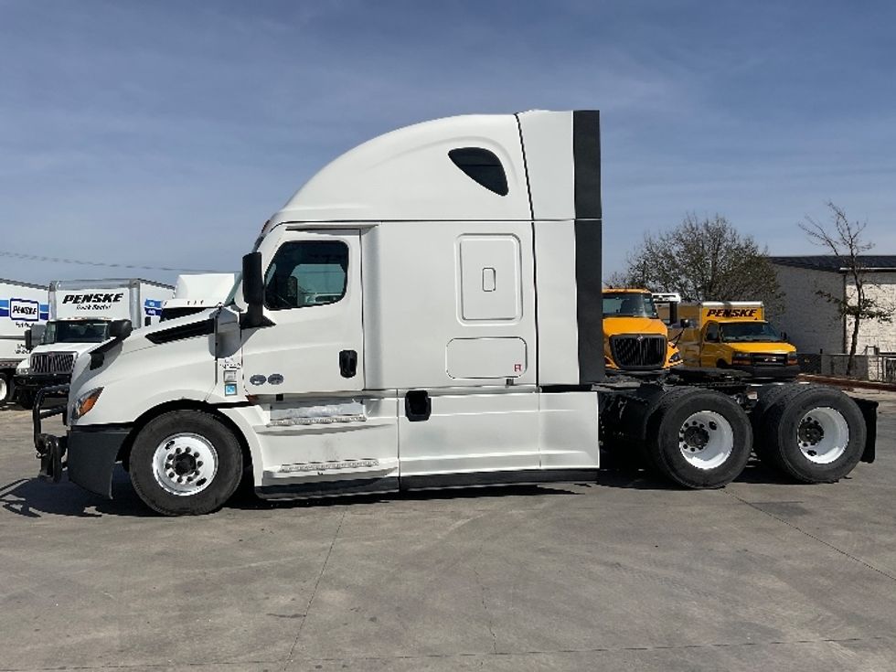 Sleeper Tractor-Heavy Duty Tractors-Freightliner-2023-T12664ST-Round Rock-TX-359,617\n\t\tmiles-$ 91,250 - Image 4