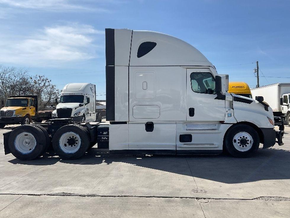 Sleeper Tractor-Heavy Duty Tractors-Freightliner-2023-T12664ST-Round Rock-TX-359,617\n\t\tmiles-$ 91,250 - Image 8