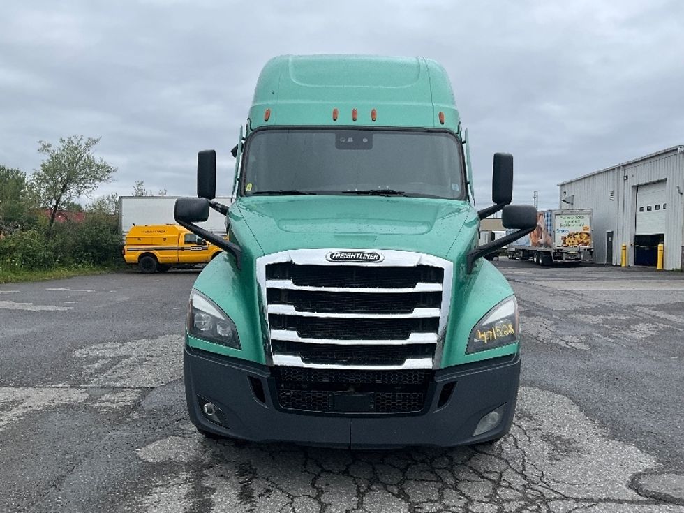 Sleeper Tractor-Heavy Duty Tractors-Freightliner-2023-T12664ST-Saint-Laurent-PQ-1,048,738\n\t\tkm-$ 74,750 - Image 2
