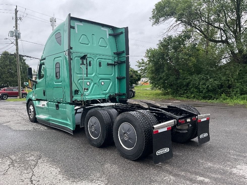 Sleeper Tractor-Heavy Duty Tractors-Freightliner-2023-T12664ST-Saint-Laurent-PQ-1,048,738\n\t\tkm-$ 74,750 - Image 5