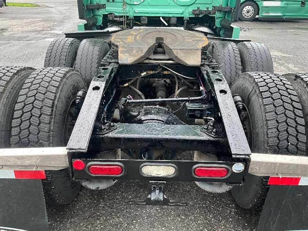Sleeper Tractor-Heavy Duty Tractors-Freightliner-2023-T12664ST-Saint-Laurent-PQ-1,048,738\n\t\tkm-$ 74,750 - Image 6