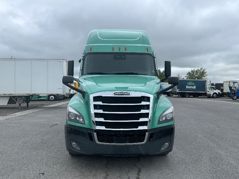 Sleeper Tractor-Heavy Duty Tractors-Freightliner-2023-T12664ST-Saint Laurent-PQ-1,092,142\n\t\tkm-$ 88,750 - Image 2