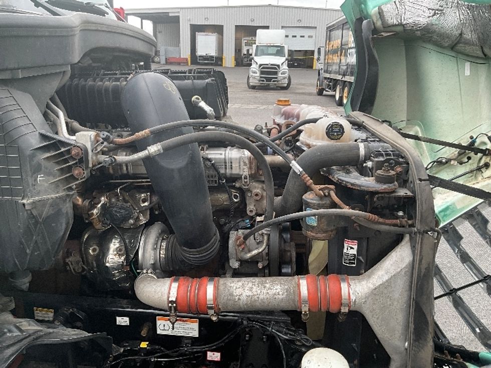 Sleeper Tractor-Heavy Duty Tractors-Freightliner-2023-T12664ST-Saint Laurent-PQ-1,092,142\n\t\tkm-$ 88,750 - Image 20