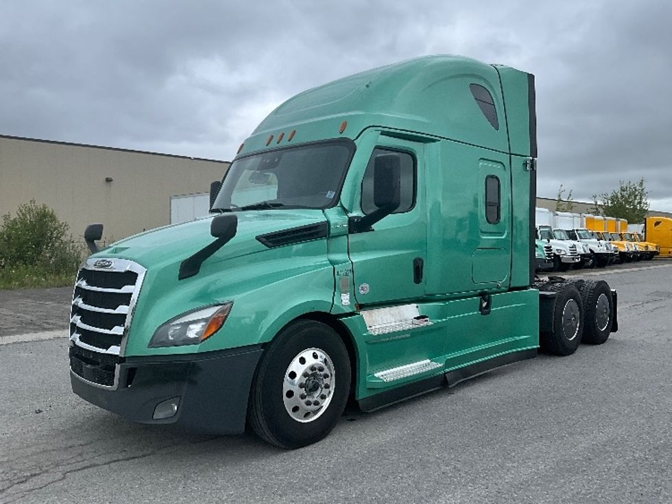 Sleeper Tractor-Heavy Duty Tractors-Freightliner-2023-T12664ST-Saint Laurent-PQ-1,092,142\n\t\tkm-$ 88,750 - Image 3