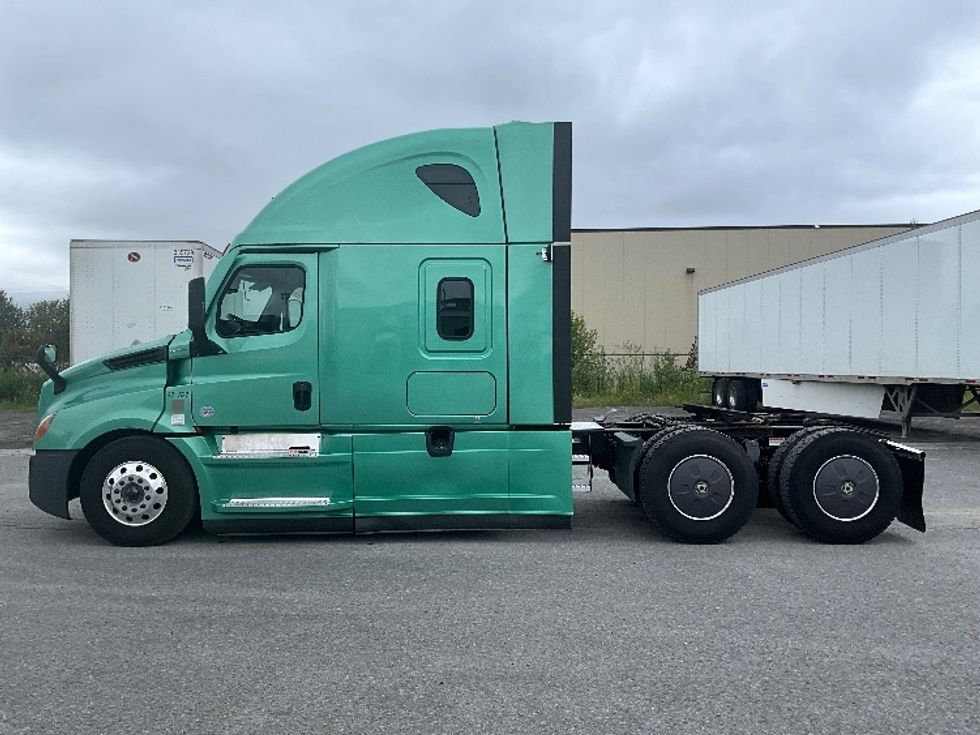 Sleeper Tractor-Heavy Duty Tractors-Freightliner-2023-T12664ST-Saint Laurent-PQ-1,092,142\n\t\tkm-$ 88,750 - Image 4