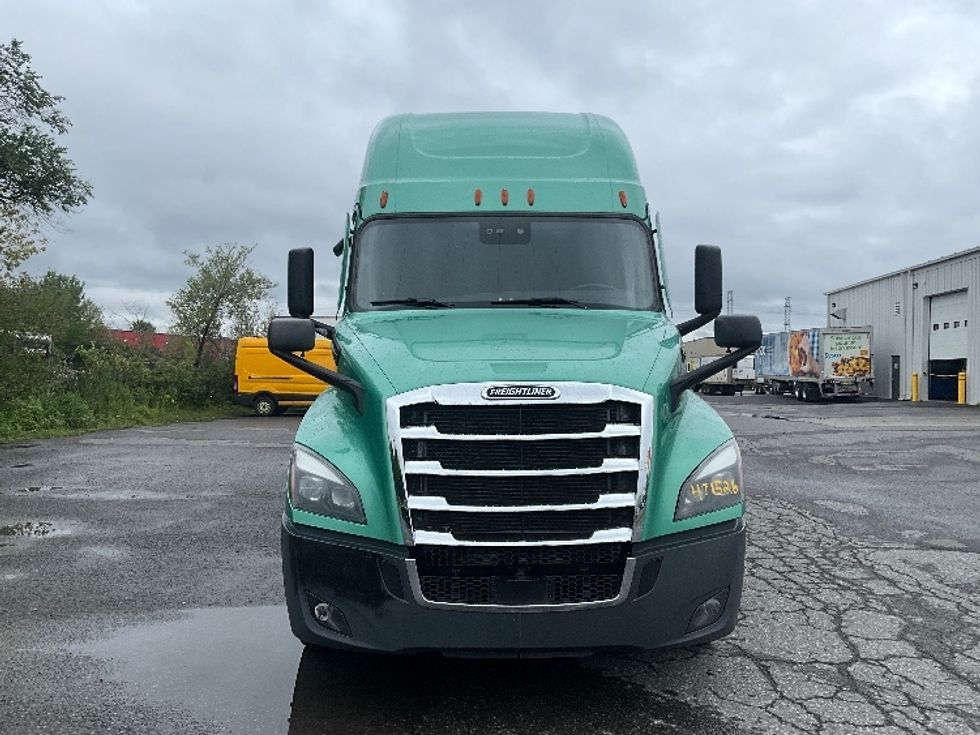 Sleeper Tractor-Heavy Duty Tractors-Freightliner-2023-T12664ST-Saint-Laurent-PQ-1,196,035\n\t\tkm-$ 65,250 - Image 2