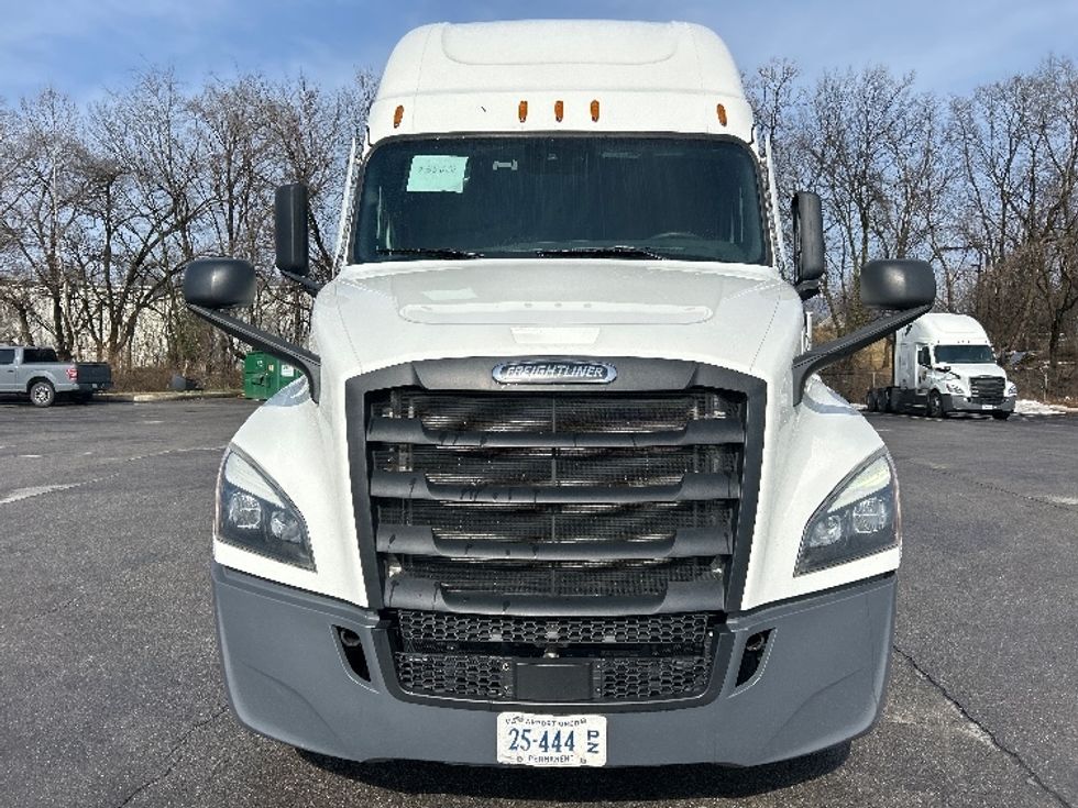 Sleeper Tractor-Heavy Duty Tractors-Freightliner-2023-T12664ST-Salem-VA-661,265\n\t\tmiles-$ 56,750 - Image 2