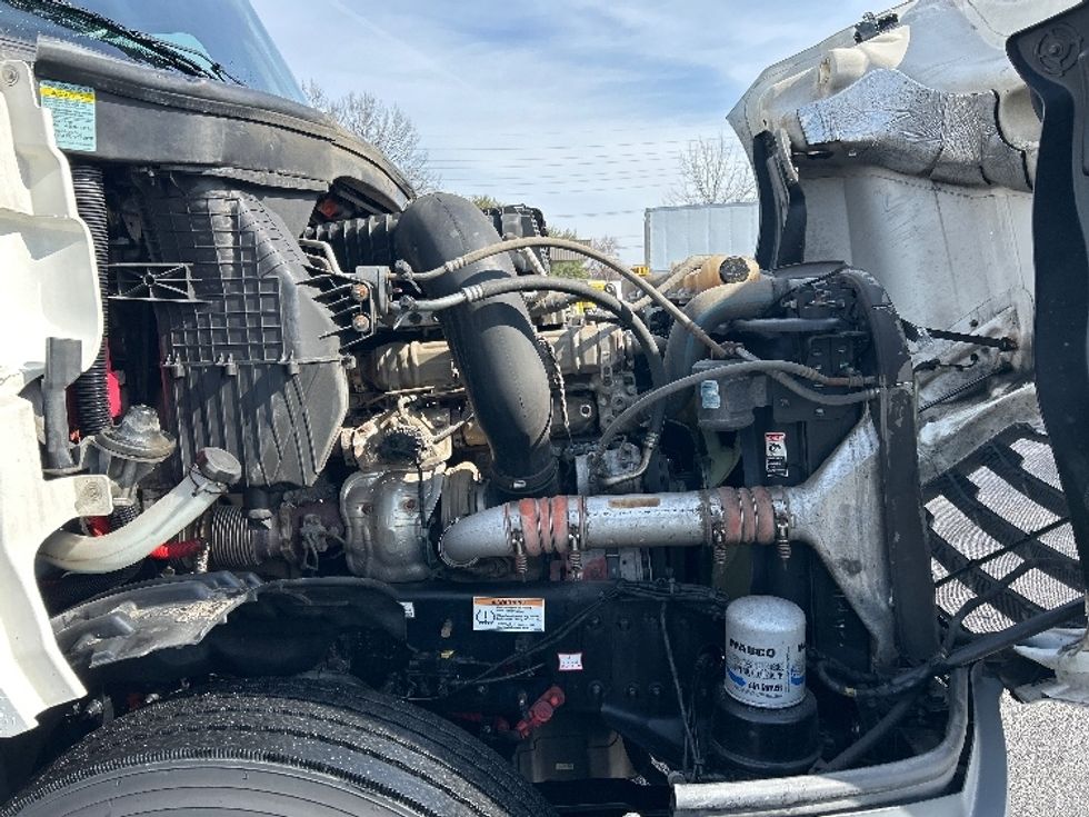 Sleeper Tractor-Heavy Duty Tractors-Freightliner-2023-T12664ST-Salem-VA-661,265\n\t\tmiles-$ 56,750 - Image 20