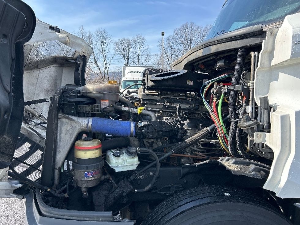 Sleeper Tractor-Heavy Duty Tractors-Freightliner-2023-T12664ST-Salem-VA-661,265\n\t\tmiles-$ 56,750 - Image 21