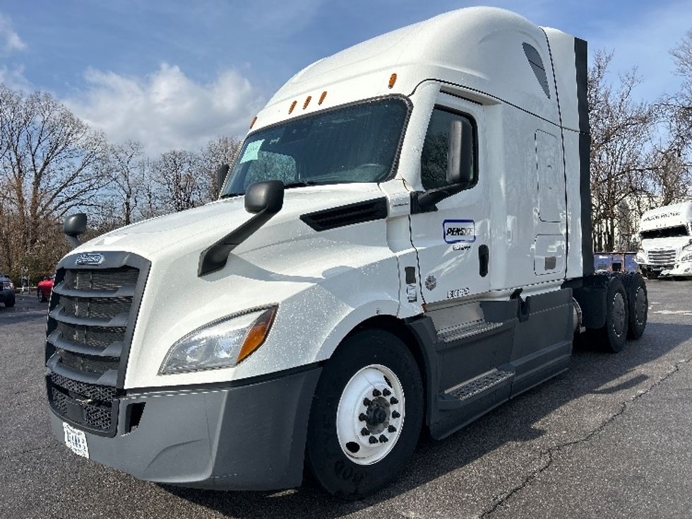 Sleeper Tractor-Heavy Duty Tractors-Freightliner-2023-T12664ST-Salem-VA-661,265\n\t\tmiles-$ 56,750 - Image 3