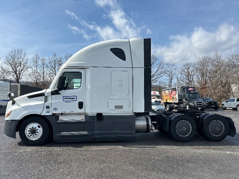 Sleeper Tractor-Heavy Duty Tractors-Freightliner-2023-T12664ST-Salem-VA-661,265\n\t\tmiles-$ 56,750 - Image 4