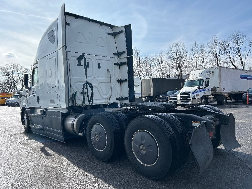 Sleeper Tractor-Heavy Duty Tractors-Freightliner-2023-T12664ST-Salem-VA-661,265\n\t\tmiles-$ 56,750 - Image 5