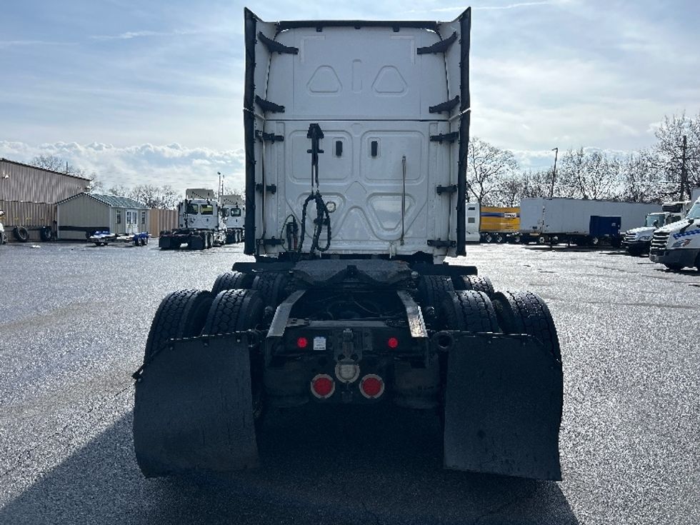 Sleeper Tractor-Heavy Duty Tractors-Freightliner-2023-T12664ST-Salem-VA-661,265\n\t\tmiles-$ 56,750 - Image 6