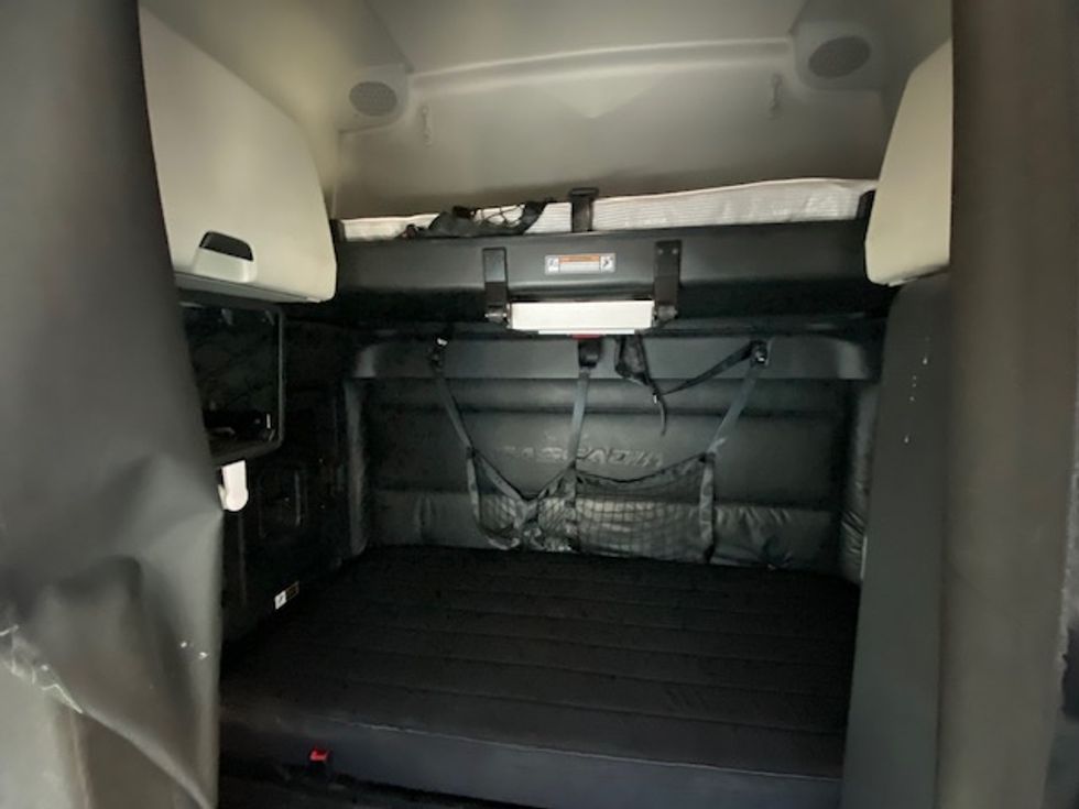 Sleeper Tractor-Heavy Duty Tractors-Freightliner-2023-T12664ST-Salem-VA-708,754\n\t\tmiles-$ 52,250 - Image 16