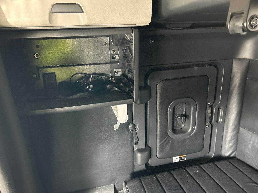 Sleeper Tractor-Heavy Duty Tractors-Freightliner-2023-T12664ST-Salem-VA-708,754\n\t\tmiles-$ 52,250 - Image 19