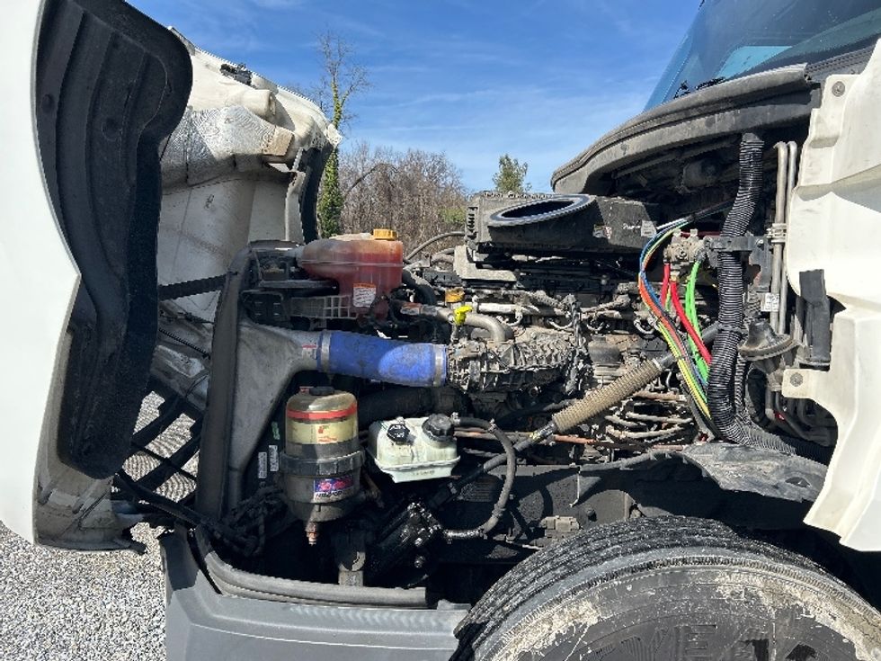 Sleeper Tractor-Heavy Duty Tractors-Freightliner-2023-T12664ST-Salem-VA-708,754\n\t\tmiles-$ 52,250 - Image 21