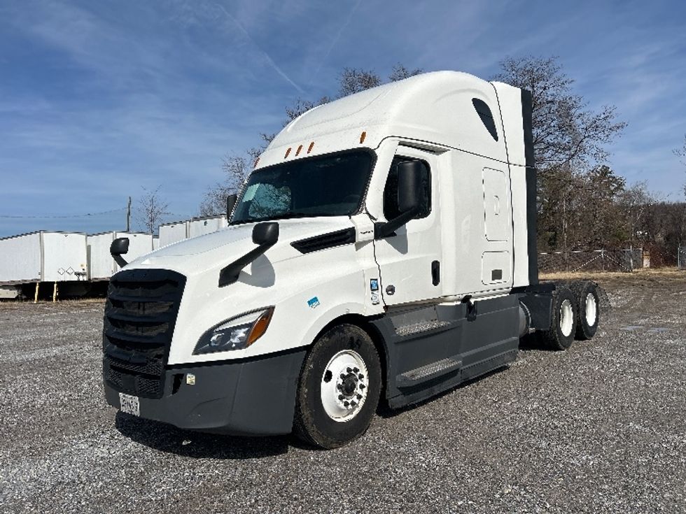 Sleeper Tractor-Heavy Duty Tractors-Freightliner-2023-T12664ST-Salem-VA-708,754\n\t\tmiles-$ 52,250 - Image 3