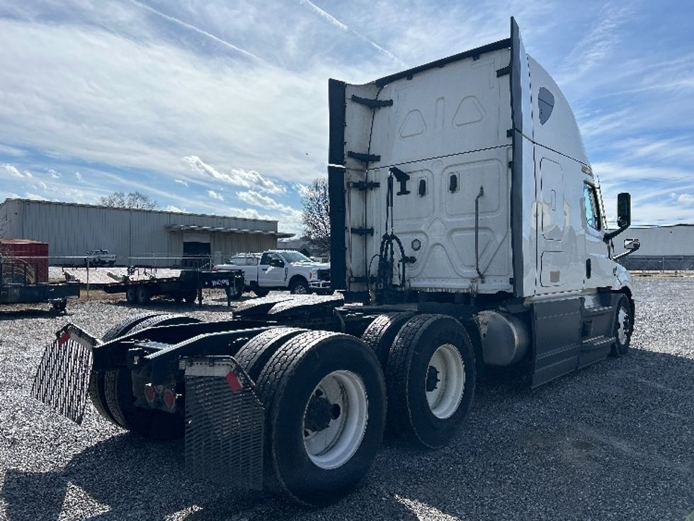 Sleeper Tractor-Heavy Duty Tractors-Freightliner-2023-T12664ST-Salem-VA-708,754\n\t\tmiles-$ 52,250 - Image 7