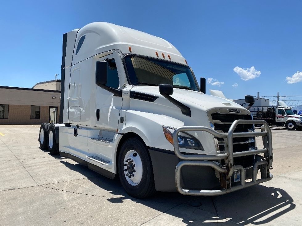 Sleeper Tractor-Heavy Duty Tractors-Freightliner-2023-T12664ST-Salt Lake City-UT-646,941\n\t\tmiles-$ 71,500 - Image 1