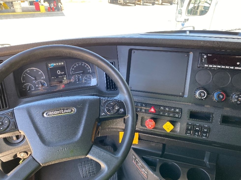 Sleeper Tractor-Heavy Duty Tractors-Freightliner-2023-T12664ST-Salt Lake City-UT-646,941\n\t\tmiles-$ 71,500 - Image 11