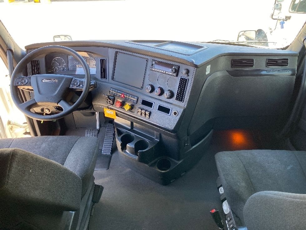 Sleeper Tractor-Heavy Duty Tractors-Freightliner-2023-T12664ST-Salt Lake City-UT-646,941\n\t\tmiles-$ 71,500 - Image 12