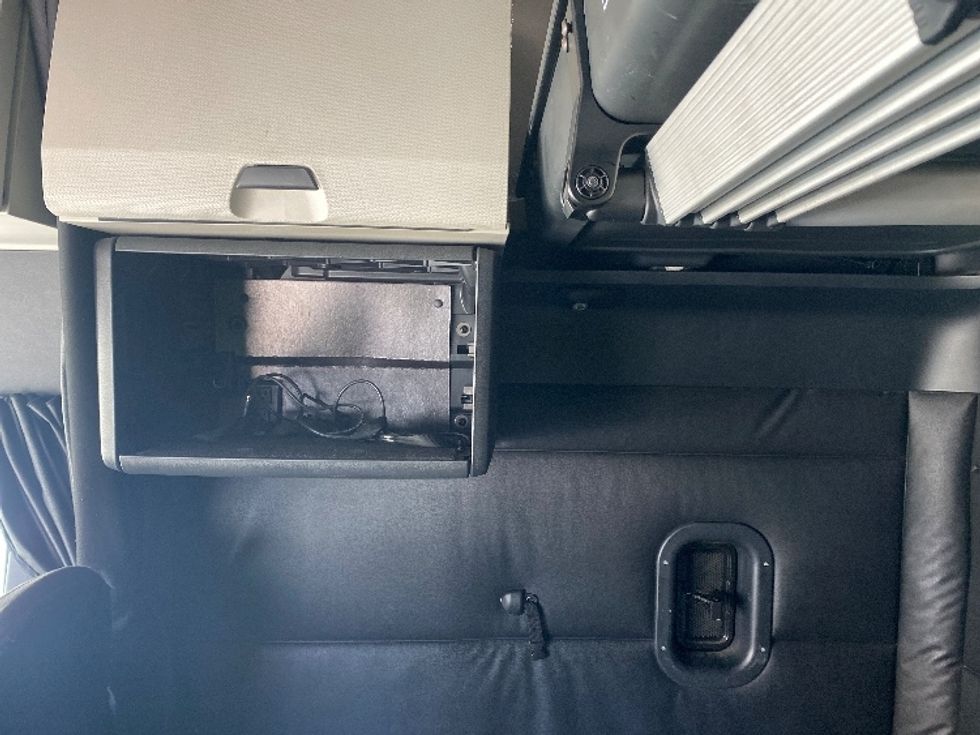 Sleeper Tractor-Heavy Duty Tractors-Freightliner-2023-T12664ST-Salt Lake City-UT-646,941\n\t\tmiles-$ 71,500 - Image 19