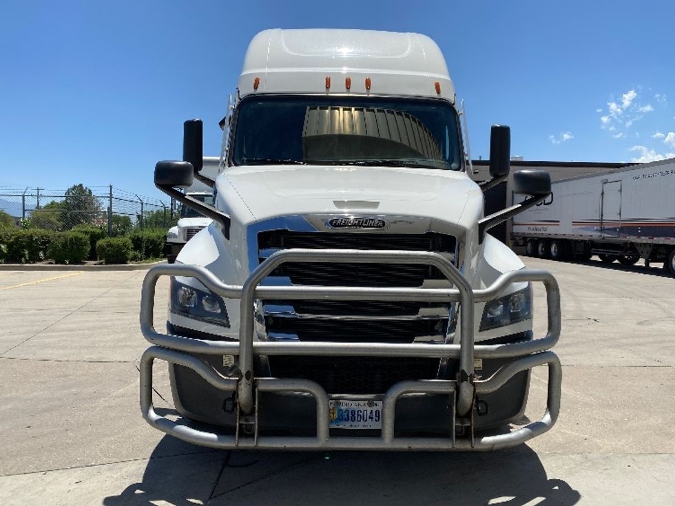 Sleeper Tractor-Heavy Duty Tractors-Freightliner-2023-T12664ST-Salt Lake City-UT-646,941\n\t\tmiles-$ 71,500 - Image 2