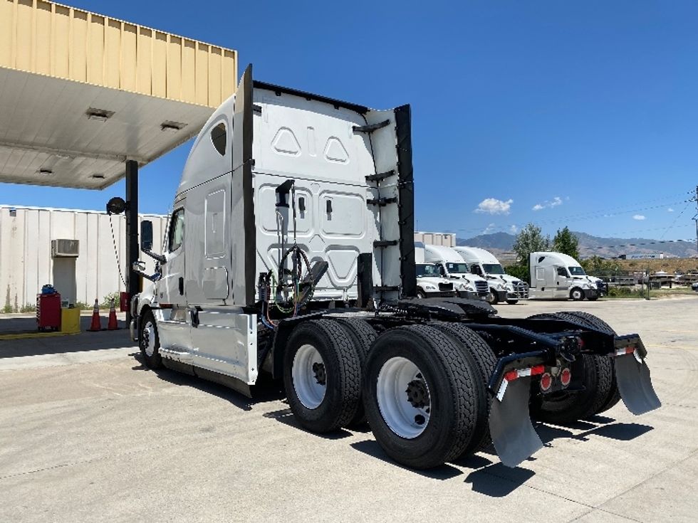 Sleeper Tractor-Heavy Duty Tractors-Freightliner-2023-T12664ST-Salt Lake City-UT-646,941\n\t\tmiles-$ 71,500 - Image 5