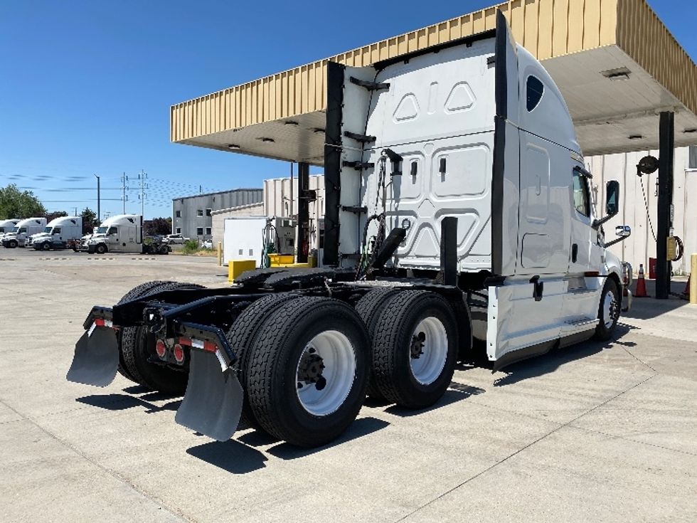 Sleeper Tractor-Heavy Duty Tractors-Freightliner-2023-T12664ST-Salt Lake City-UT-646,941\n\t\tmiles-$ 71,500 - Image 7