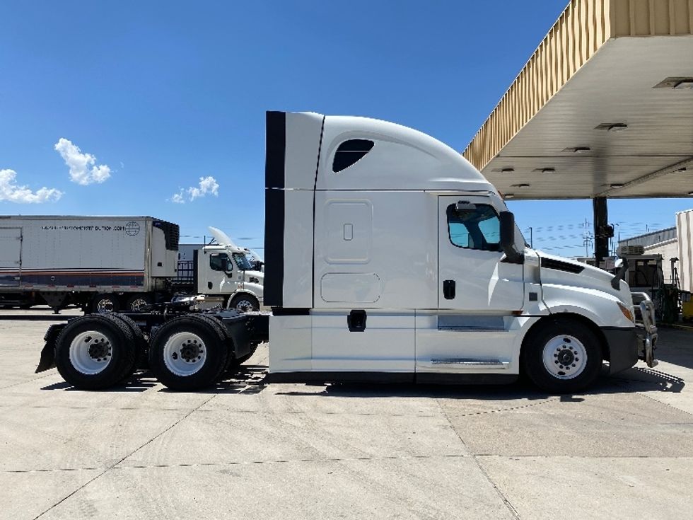 Sleeper Tractor-Heavy Duty Tractors-Freightliner-2023-T12664ST-Salt Lake City-UT-646,941\n\t\tmiles-$ 71,500 - Image 8