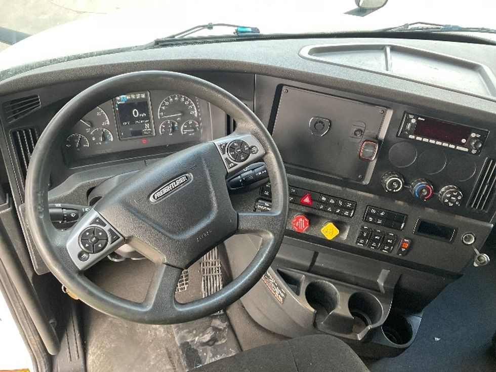 Sleeper Tractor-Heavy Duty Tractors-Freightliner-2023-T12664ST-San Antonio-TX-237,410\n\t\tmiles-$ 102,000 - Image 11