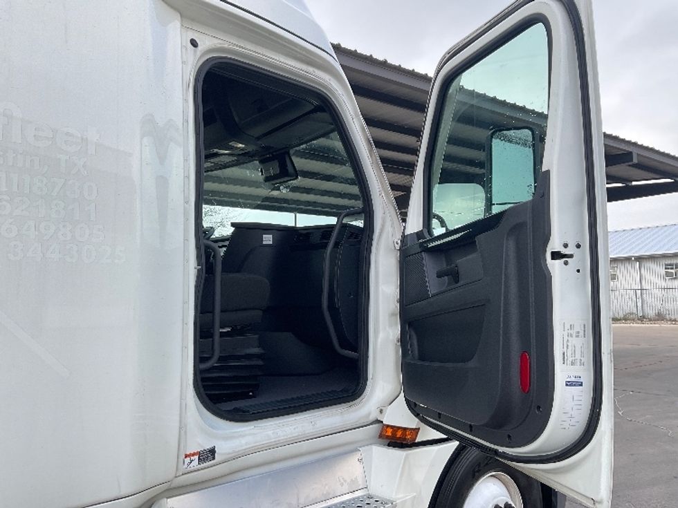 Sleeper Tractor-Heavy Duty Tractors-Freightliner-2023-T12664ST-San Antonio-TX-237,410\n\t\tmiles-$ 102,000 - Image 13