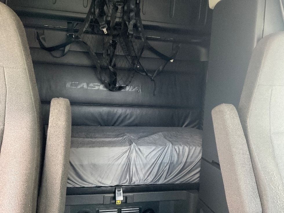 Sleeper Tractor-Heavy Duty Tractors-Freightliner-2023-T12664ST-San Antonio-TX-237,410\n\t\tmiles-$ 102,000 - Image 16