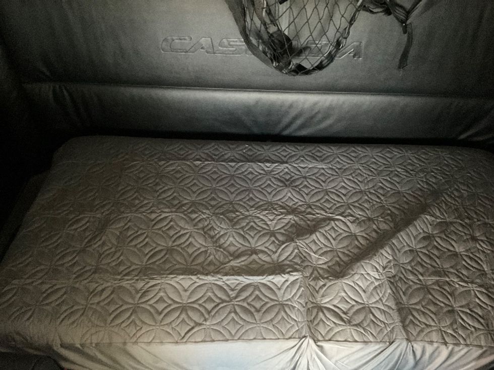 Sleeper Tractor-Heavy Duty Tractors-Freightliner-2023-T12664ST-San Antonio-TX-237,410\n\t\tmiles-$ 102,000 - Image 17