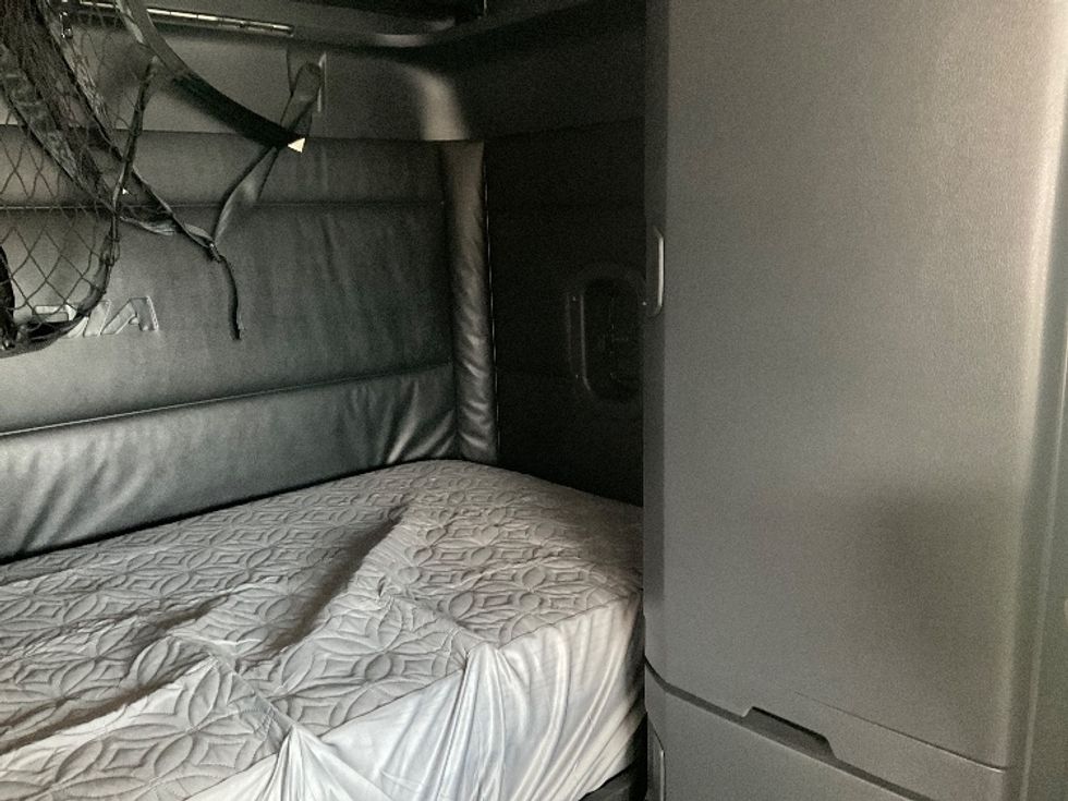 Sleeper Tractor-Heavy Duty Tractors-Freightliner-2023-T12664ST-San Antonio-TX-237,410\n\t\tmiles-$ 102,000 - Image 18