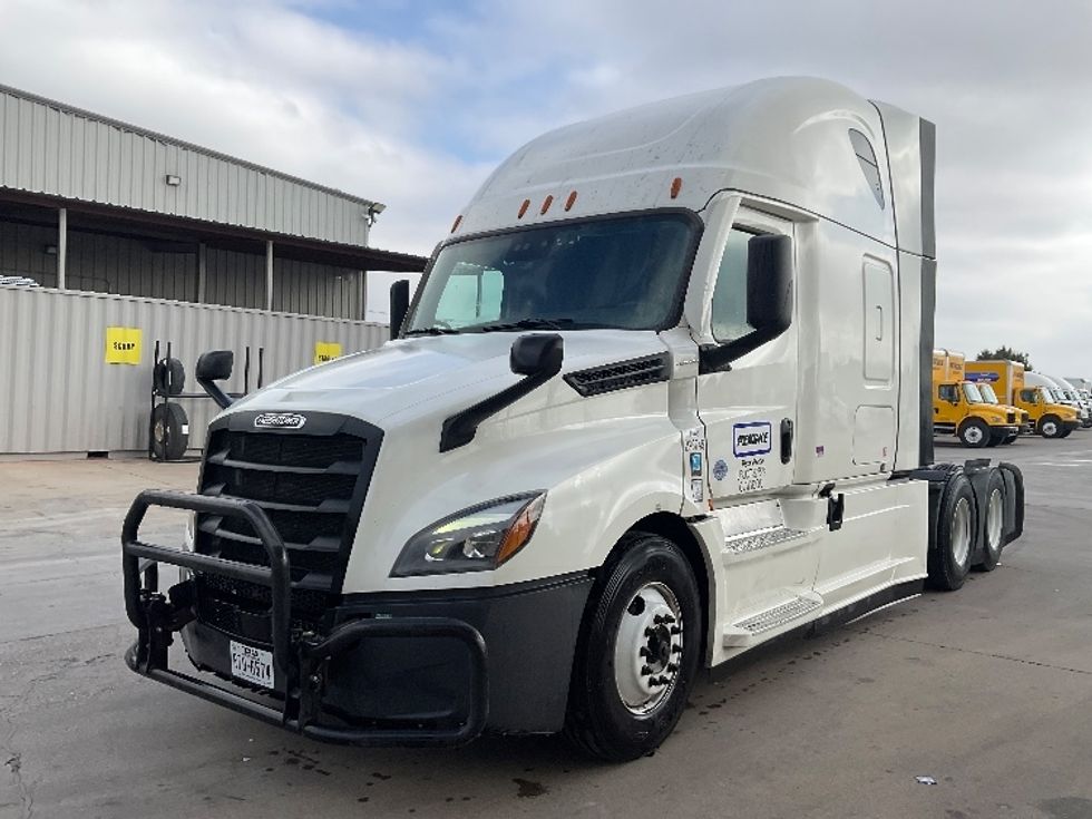 Sleeper Tractor-Heavy Duty Tractors-Freightliner-2023-T12664ST-San Antonio-TX-237,410\n\t\tmiles-$ 102,000 - Image 3