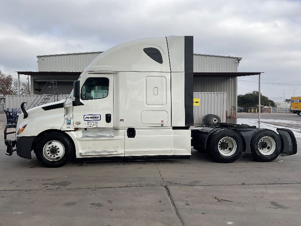 Sleeper Tractor-Heavy Duty Tractors-Freightliner-2023-T12664ST-San Antonio-TX-237,410\n\t\tmiles-$ 102,000 - Image 4
