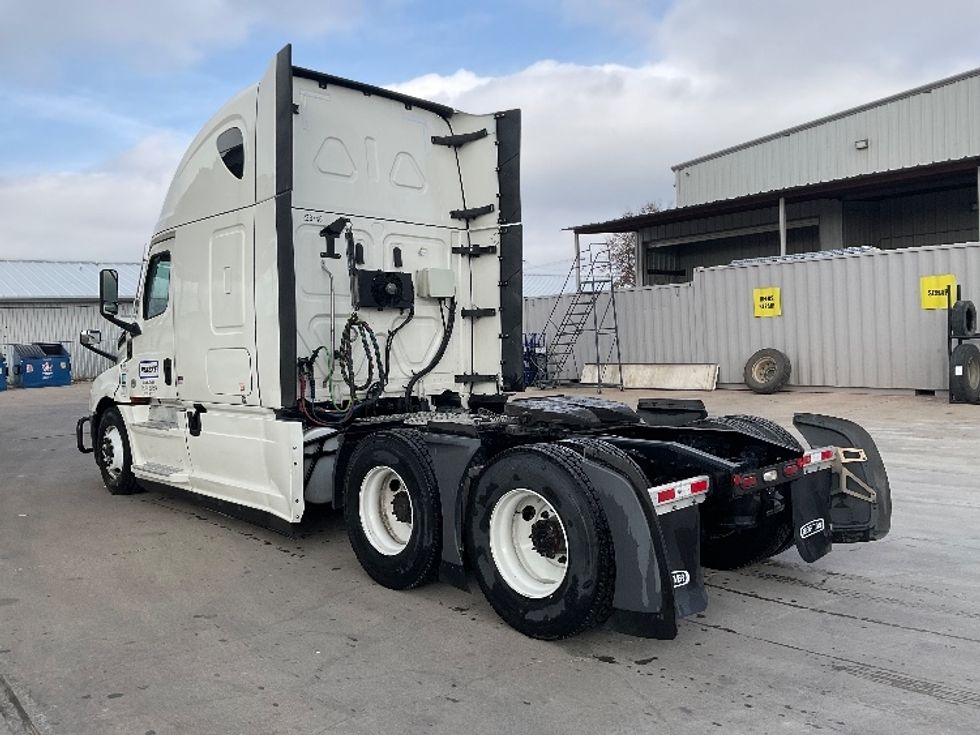 Sleeper Tractor-Heavy Duty Tractors-Freightliner-2023-T12664ST-San Antonio-TX-237,410\n\t\tmiles-$ 102,000 - Image 5
