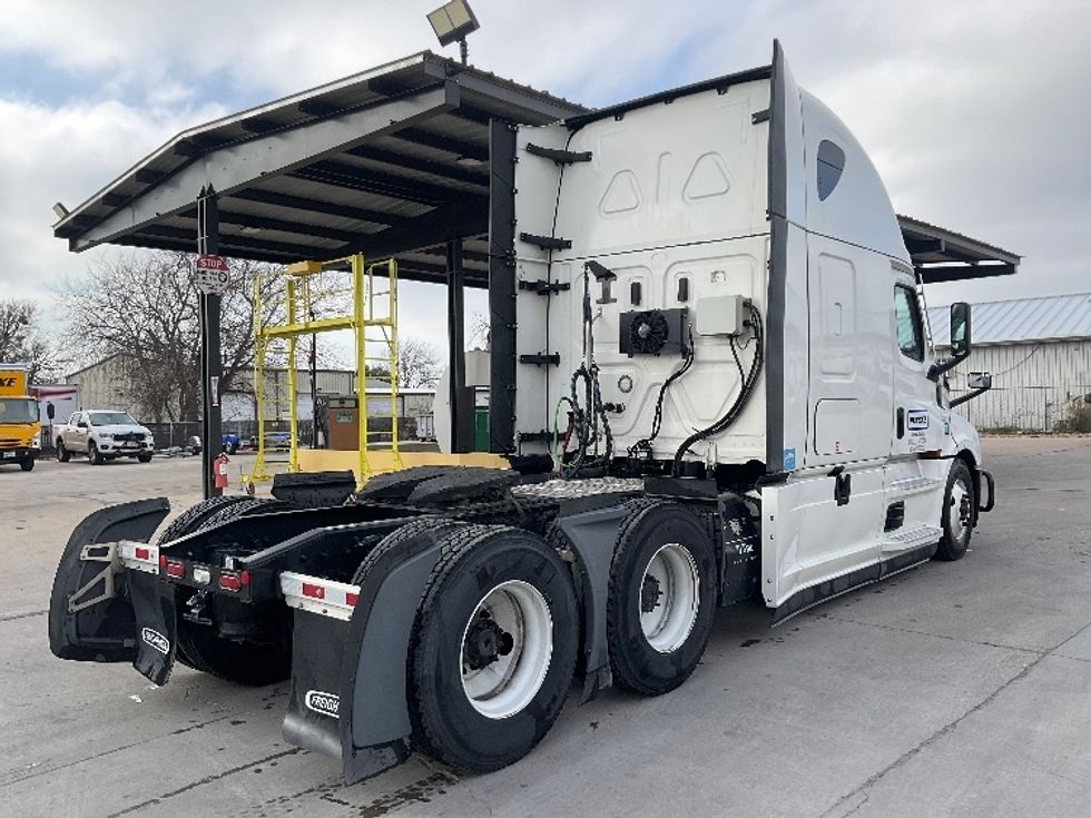 Sleeper Tractor-Heavy Duty Tractors-Freightliner-2023-T12664ST-San Antonio-TX-237,410\n\t\tmiles-$ 102,000 - Image 7