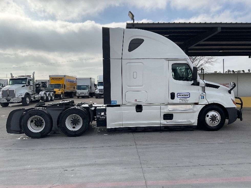 Sleeper Tractor-Heavy Duty Tractors-Freightliner-2023-T12664ST-San Antonio-TX-237,410\n\t\tmiles-$ 102,000 - Image 8