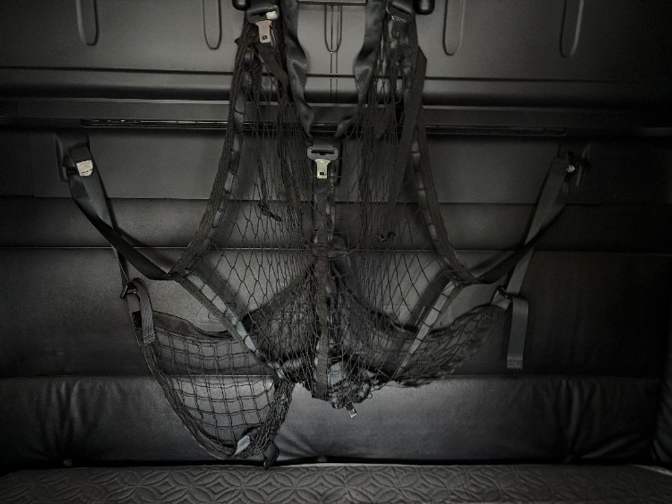 Sleeper Tractor-Heavy Duty Tractors-Freightliner-2023-T12664ST-San Antonio-TX-339,875\n\t\tmiles-$ 92,750 - Image 16