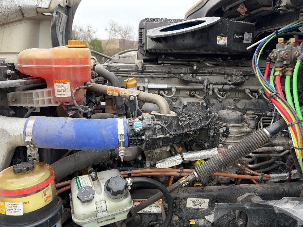 Sleeper Tractor-Heavy Duty Tractors-Freightliner-2023-T12664ST-San Antonio-TX-339,875\n\t\tmiles-$ 92,750 - Image 21