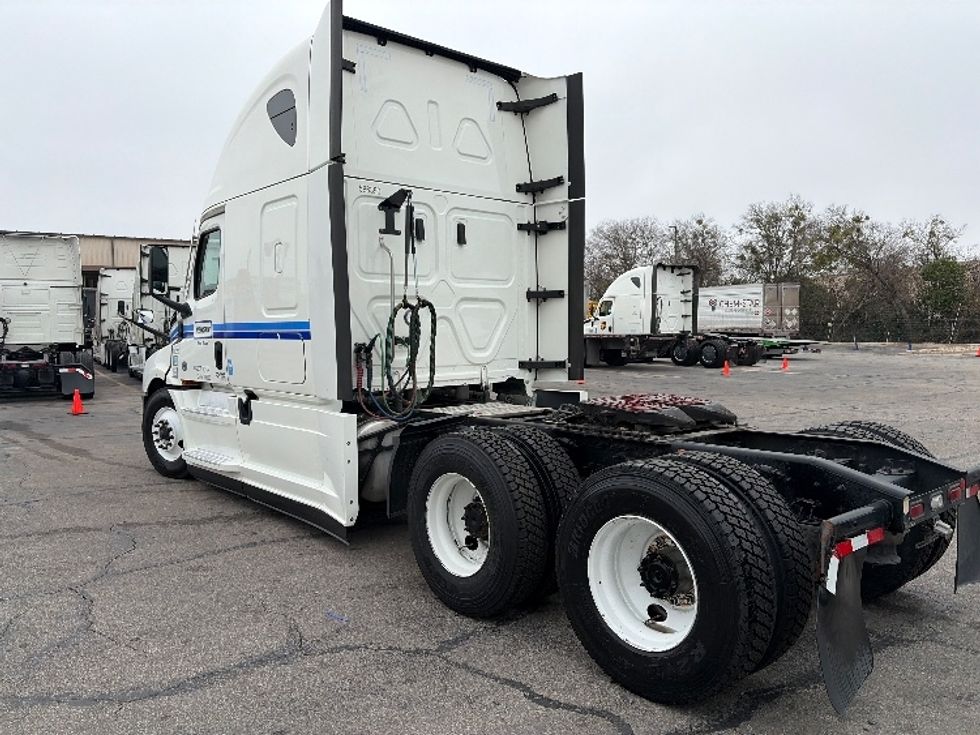 Sleeper Tractor-Heavy Duty Tractors-Freightliner-2023-T12664ST-San Antonio-TX-339,875\n\t\tmiles-$ 92,750 - Image 5