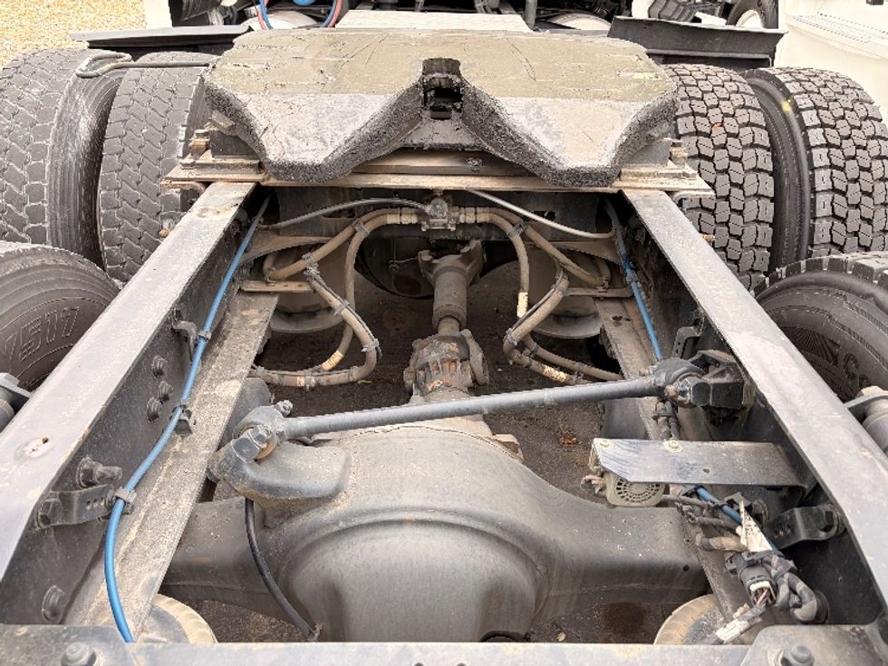 Sleeper Tractor-Heavy Duty Tractors-Freightliner-2023-T12664ST-San Antonio-TX-339,875\n\t\tmiles-$ 92,750 - Image 6