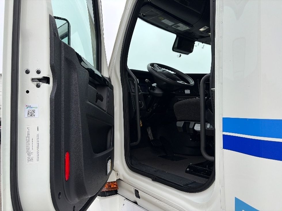 Sleeper Tractor-Heavy Duty Tractors-Freightliner-2023-T12664ST-San Antonio-TX-339,875\n\t\tmiles-$ 92,750 - Image 9