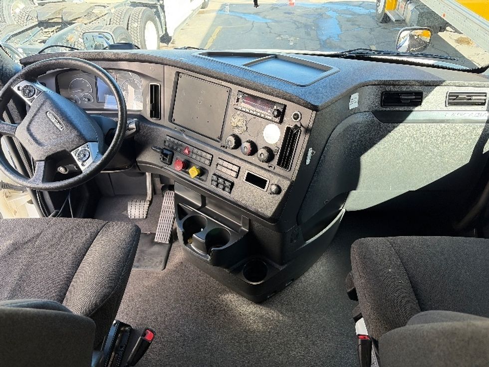 Sleeper Tractor-Heavy Duty Tractors-Freightliner-2023-T12664ST-San Antonio-TX-399,341\n\t\tmiles-$ 86,000 - Image 11