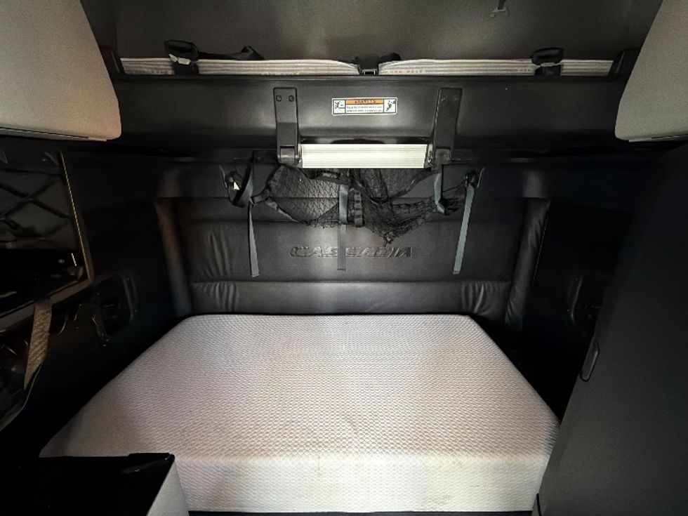 Sleeper Tractor-Heavy Duty Tractors-Freightliner-2023-T12664ST-San Antonio-TX-399,341\n\t\tmiles-$ 86,000 - Image 14