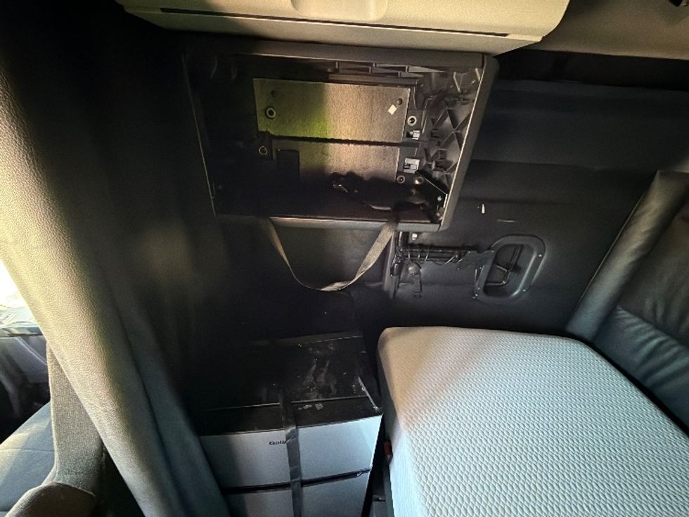 Sleeper Tractor-Heavy Duty Tractors-Freightliner-2023-T12664ST-San Antonio-TX-399,341\n\t\tmiles-$ 86,000 - Image 17