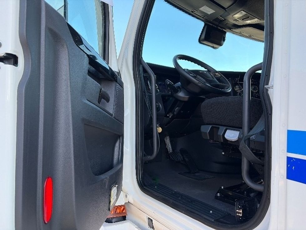 Sleeper Tractor-Heavy Duty Tractors-Freightliner-2023-T12664ST-San Antonio-TX-399,341\n\t\tmiles-$ 86,000 - Image 9