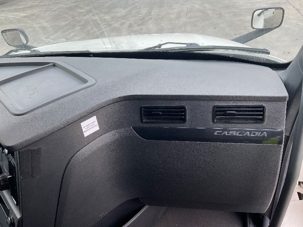 Sleeper Tractor-Heavy Duty Tractors-Freightliner-2023-T12664ST-San Antonio-TX-403,983\n\t\tmiles-$ 85,750 - Image 14